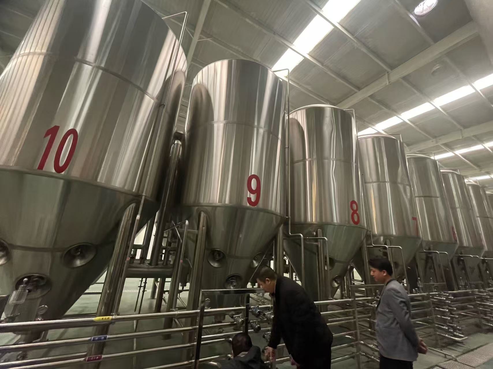 南关精酿啤酒设备厂—平面布置、设备设计、制造、调试、培训等一条龙服务